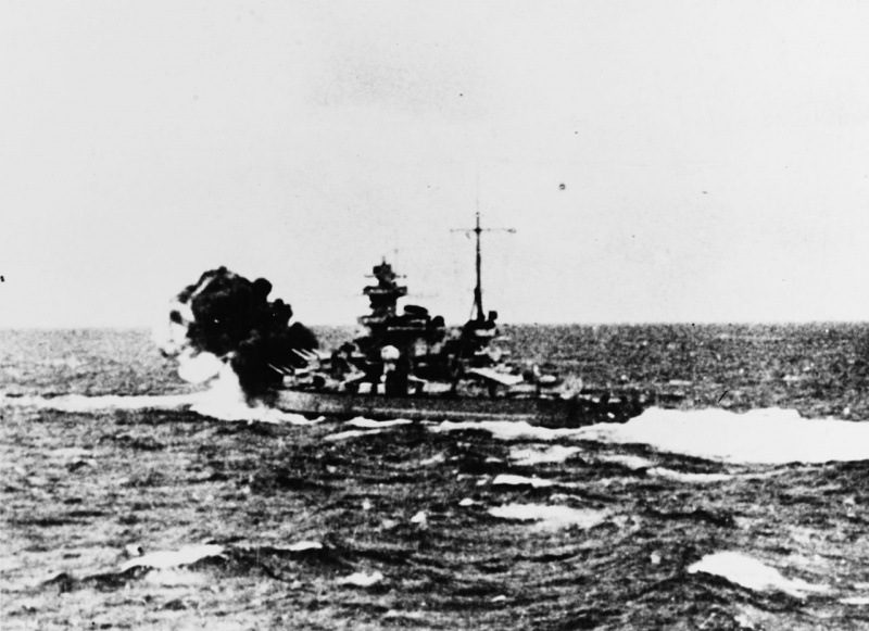 File:Scharnhorst firing at HMS Glorious.jpg