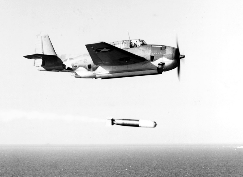 File:TBF-1 Avenger dropping Mk. XIII torpedo.jpg